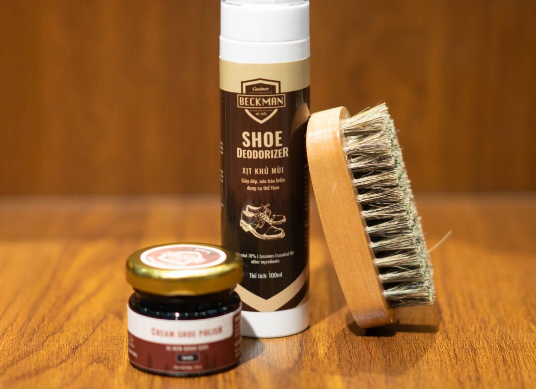 10 phút cứu đôi giày tây của tôi với Combo xi đen Shoe Care Beckman