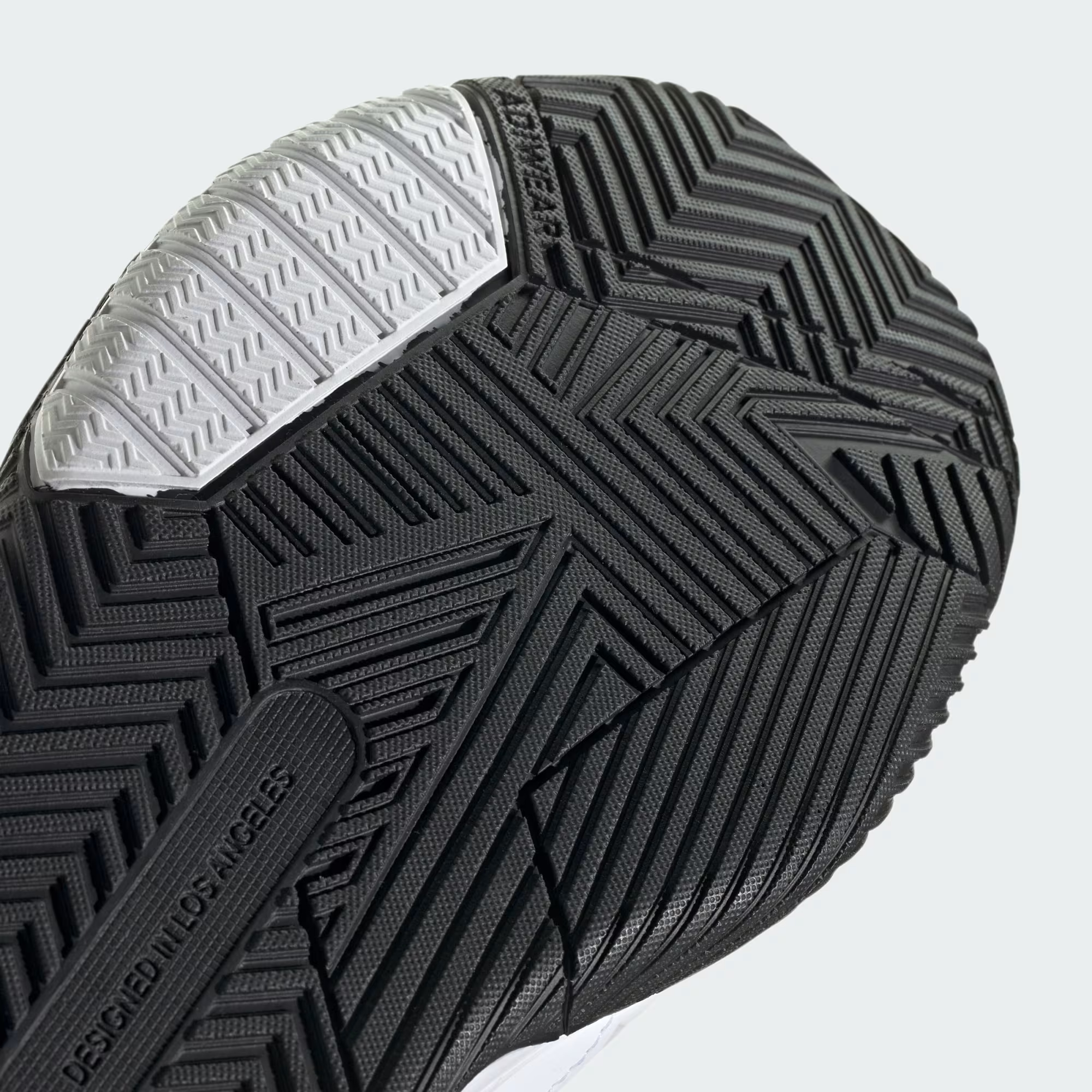 adidas Own The Game 3 – Giày bóng rổ 1,5 triệu đi sân ổn, đi phố vẫn đẹp