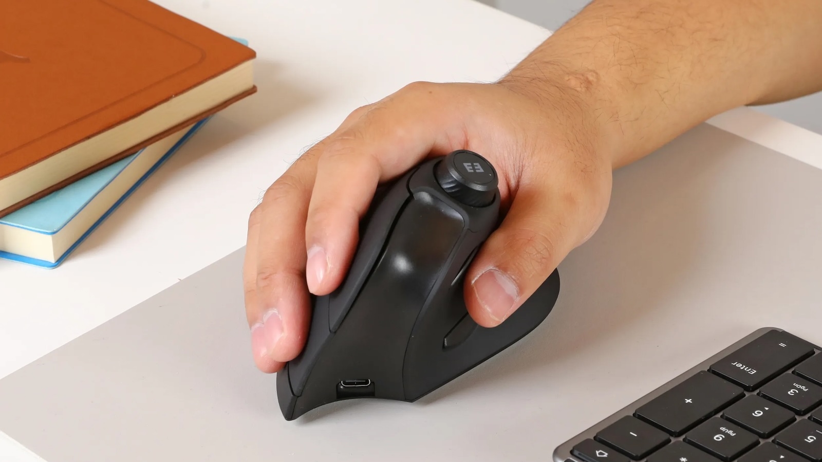 Seenda MOU 302: Chuột công thái học giá mềm cho người đau cổ tay