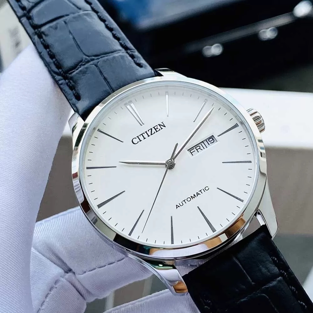 Citizen NH8350-08B: Vẻ chững chạc tử cổ tay
