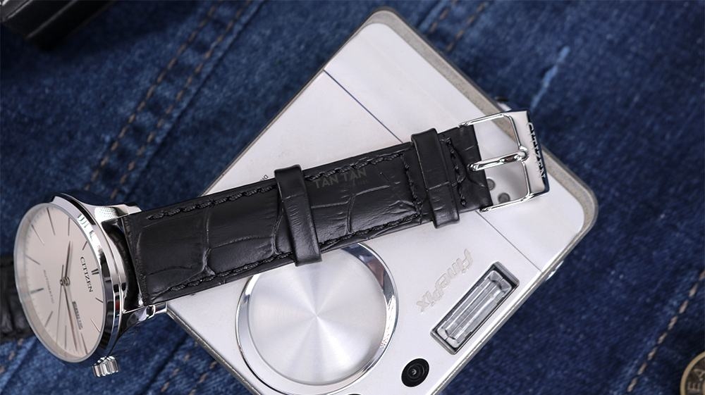 Citizen NH8350-08B: Vẻ chững chạc tử cổ tay 5 Citizen NH8350-08B: Vẻ chững chạc tử cổ tay