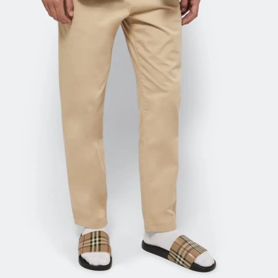 Dép Burberry Vintage Check Slides 8023965 đen be: Chất Anh Quốc thanh lịch 3 Dép Burberry Vintage Check Slides 8023965 đen be: Chất Anh Quốc thanh lịch