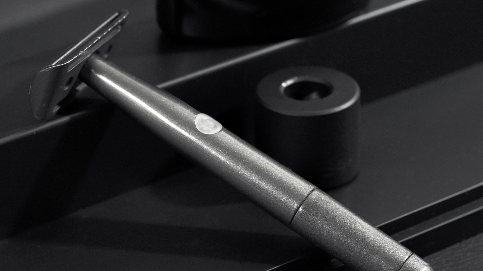 Có nên mua MultiGlider Razor & Nose Hair Trimmer?