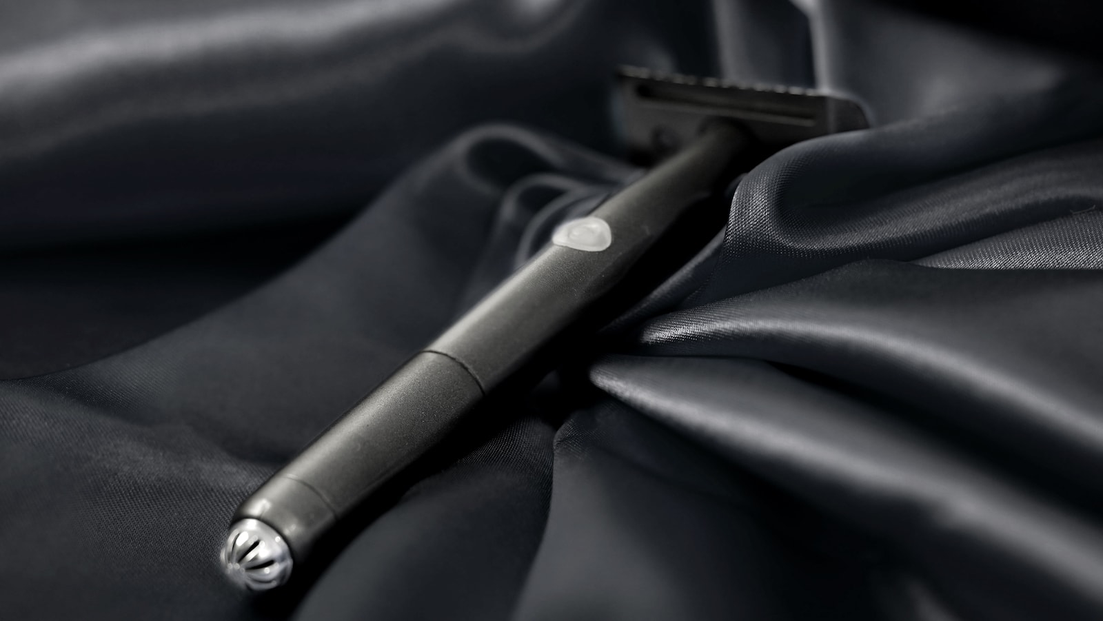 Có nên mua MultiGlider Razor & Nose Hair Trimmer?