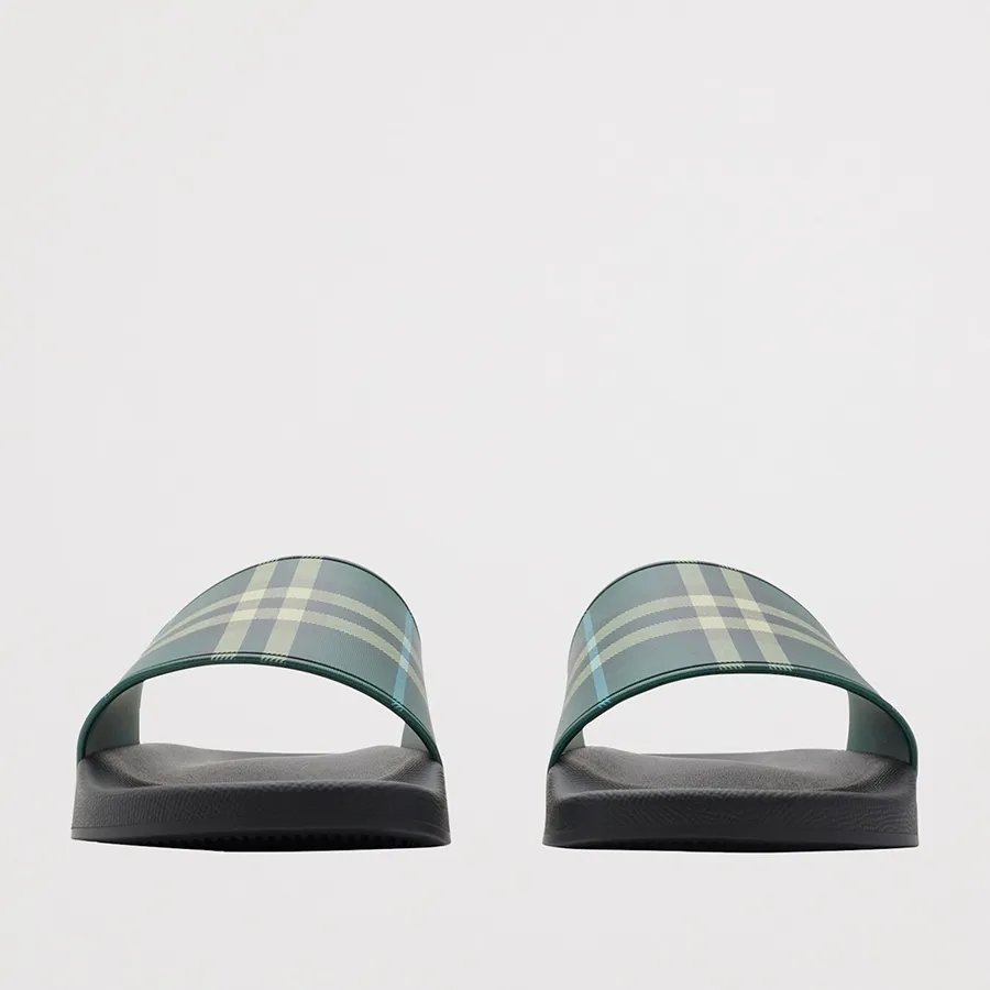 Burberry Check Slides Leaf IP Check xanh đen: Hiện đại, tầm 10 triệu