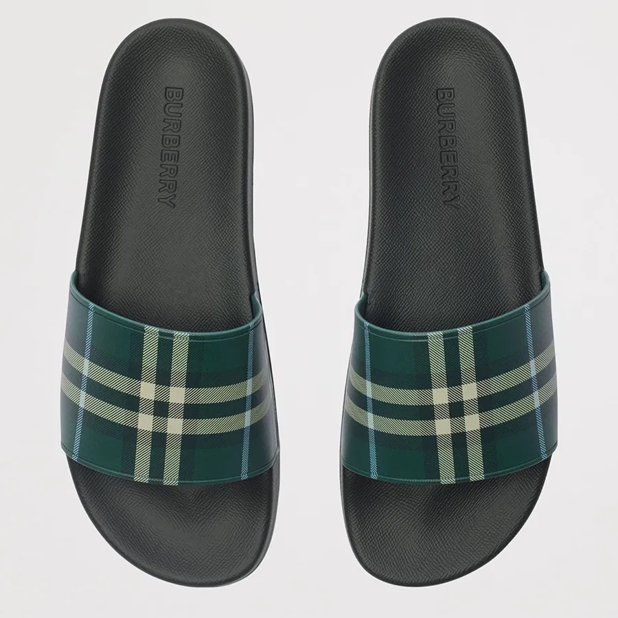 Burberry Check Slides Leaf IP Check xanh đen: Hiện đại, tầm 10 triệu