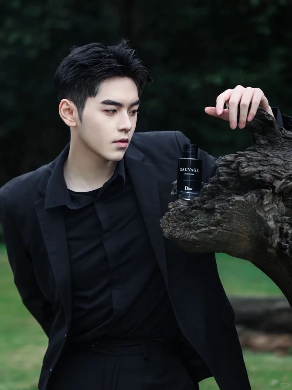 Tại sao nước hoa ‘trai hư’ Dior Sauvage đắt như tôm tươi?