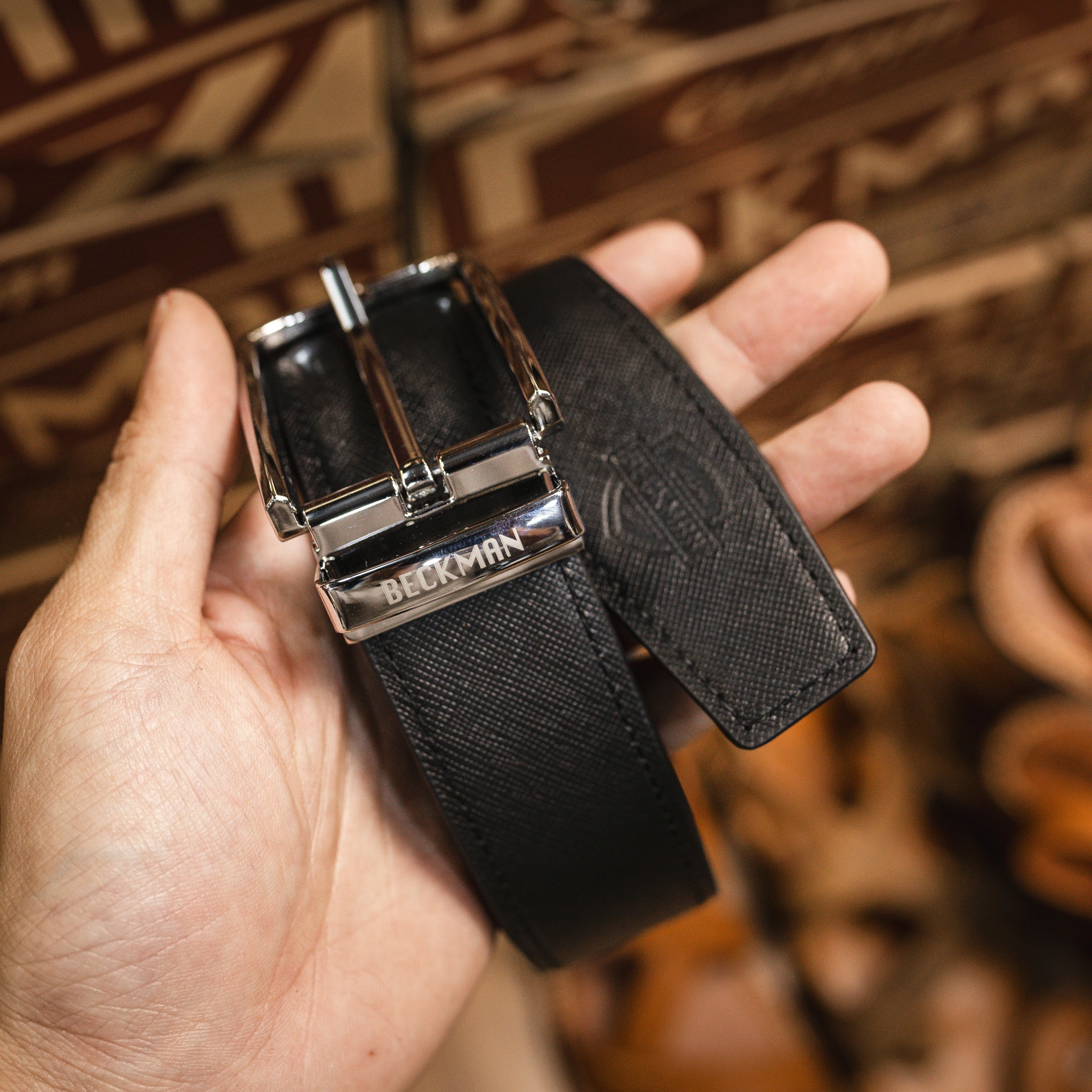 Dây nịt da Safiano Beckman: Cứu cánh cho cả set đồ