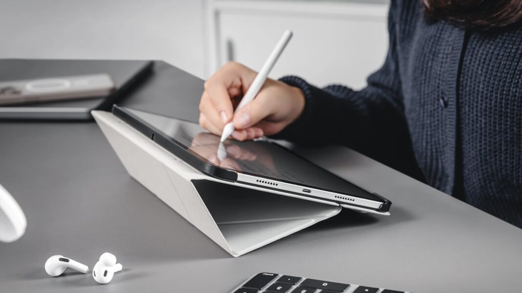 Mageasy Lift Folio: Ốp iPad gập là thành “bàn làm việc mini”