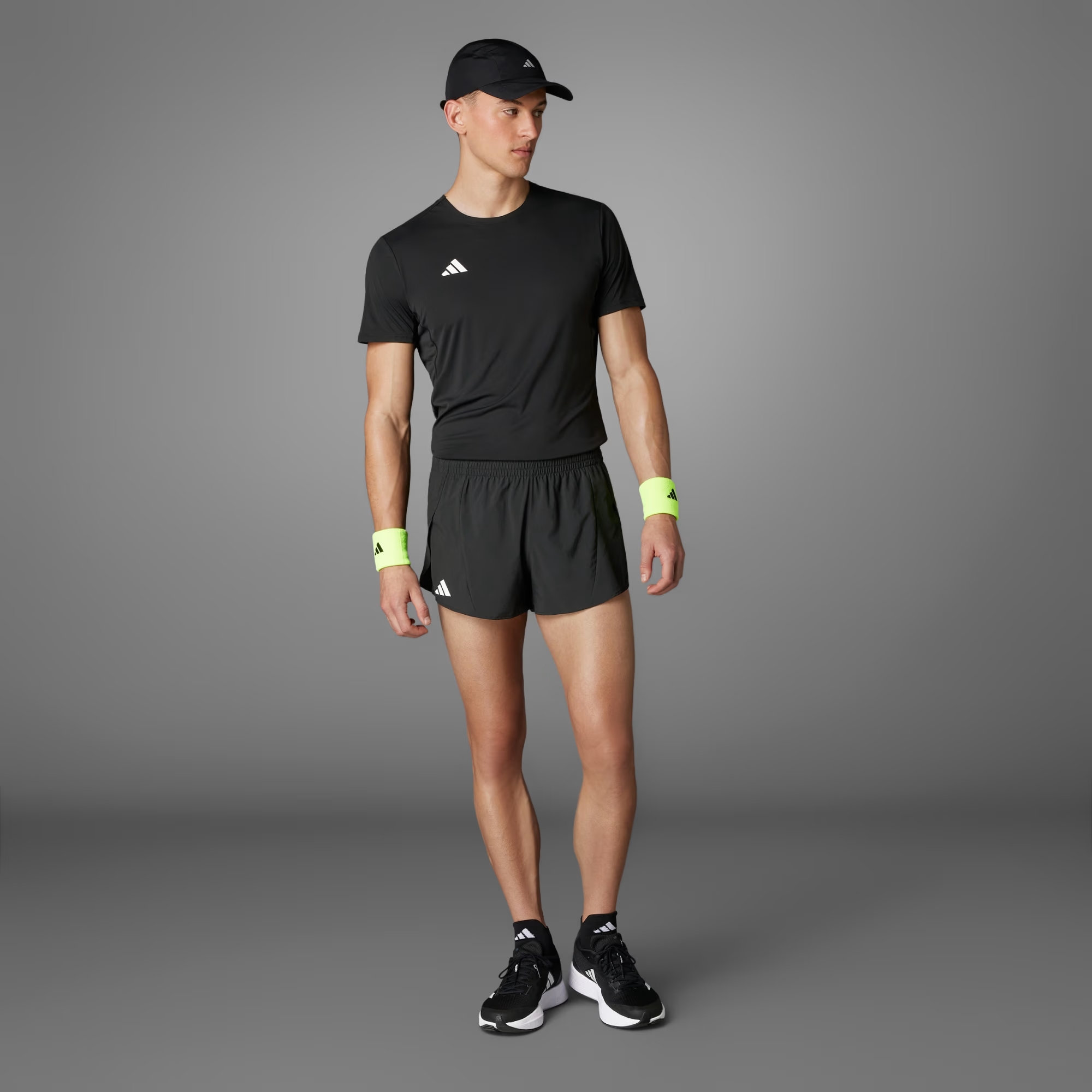 Quần short chạy bộ xẻ gấu Adizero Essentials có ngon không?