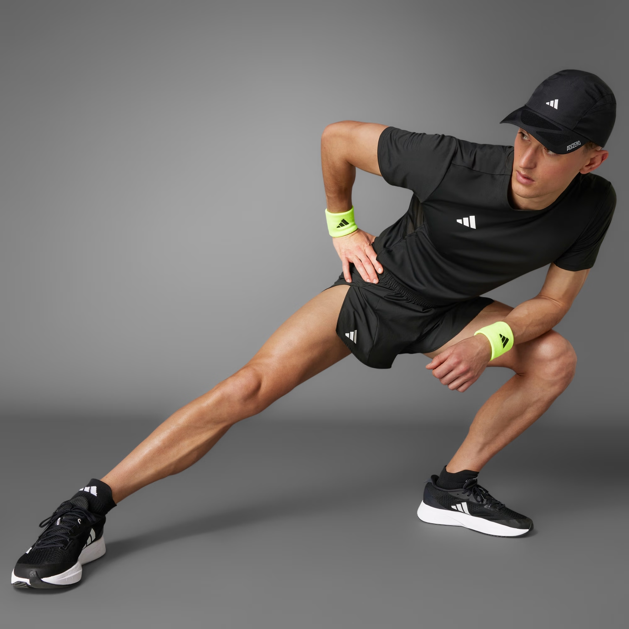 Quần short chạy bộ xẻ gấu Adizero Essentials có ngon không?