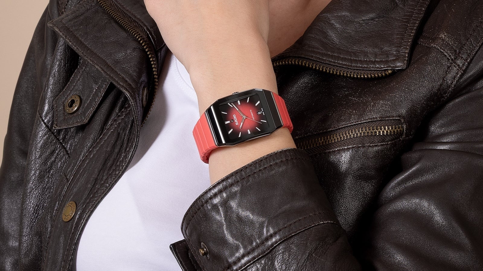 Đánh giá Rado Anatom Automatic: Đồng hồ ceramic unisex với kính sapphire cong trụ độc đáo