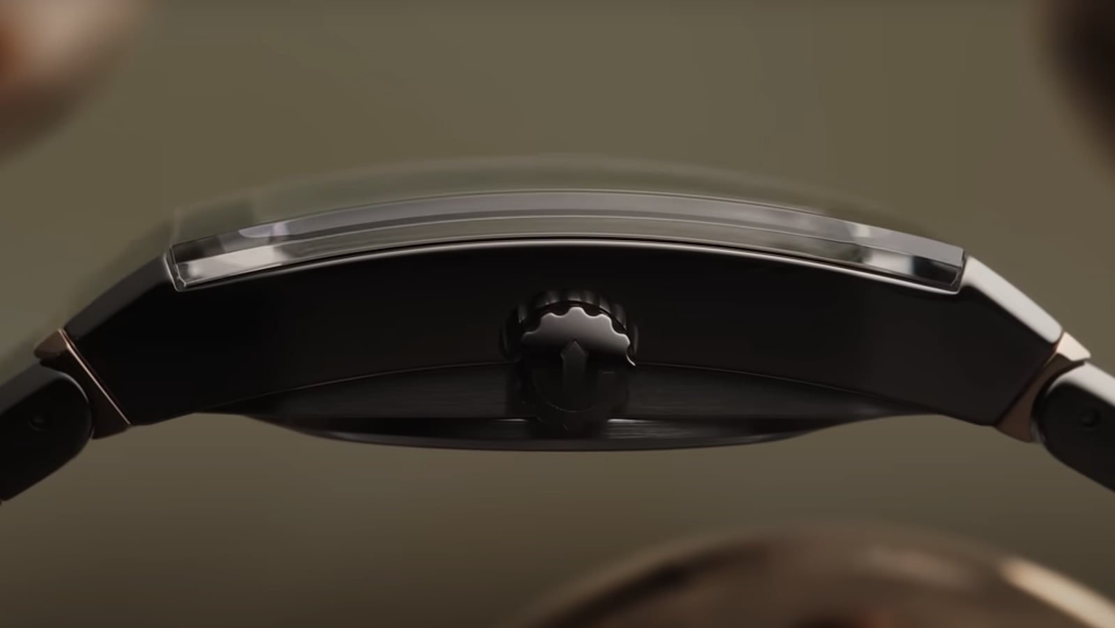 Đánh giá Rado Anatom Automatic: Đồng hồ ceramic unisex với kính sapphire cong trụ độc đáo