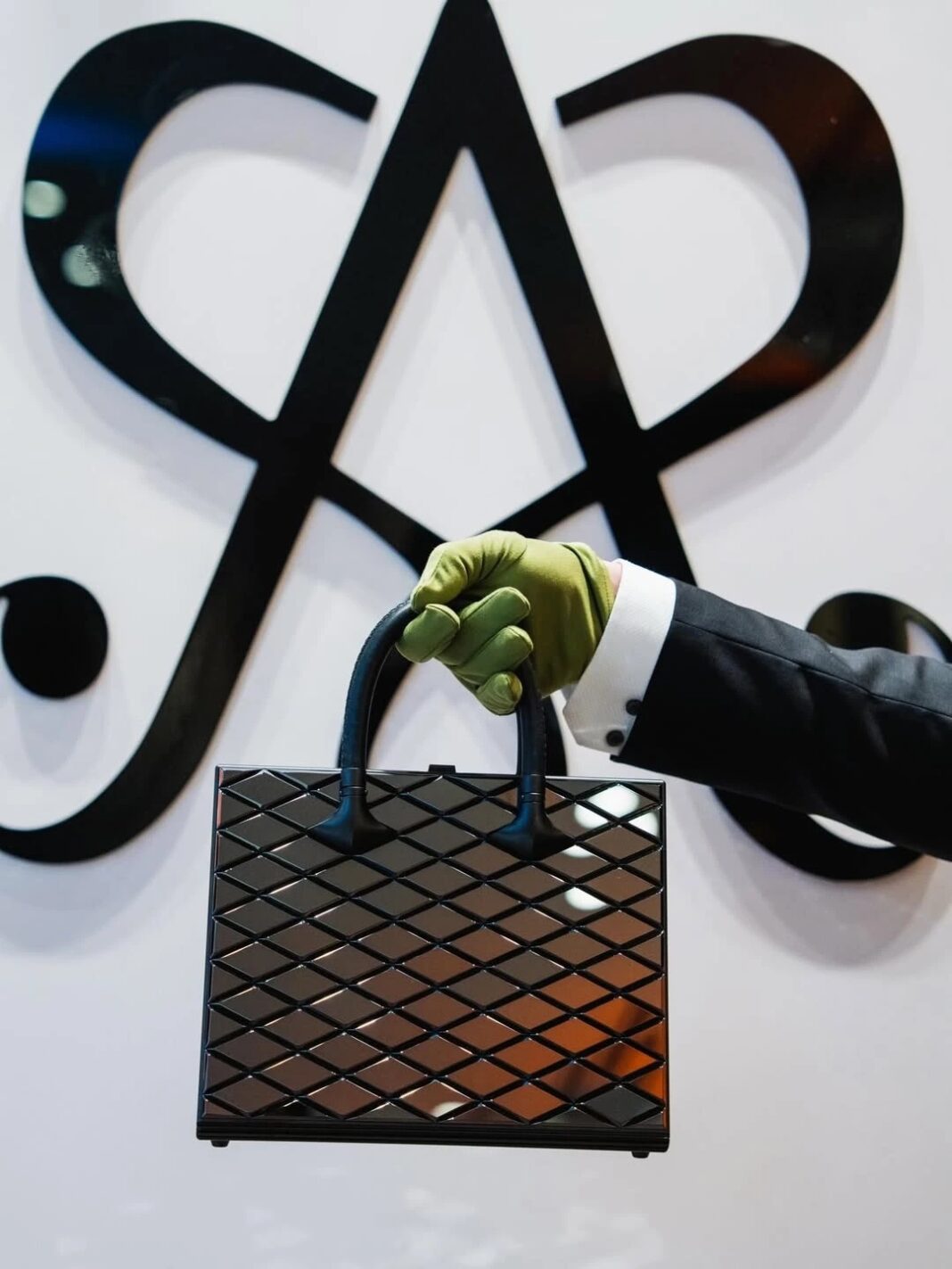 Ai là người đứng sau đế chế Abel Richard?