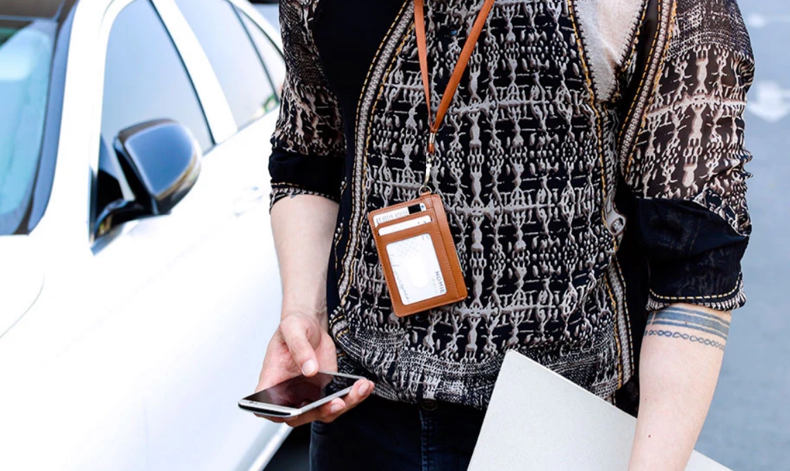 Có nên mua ví đựng thẻ nhân viên Lethnic Slim D?