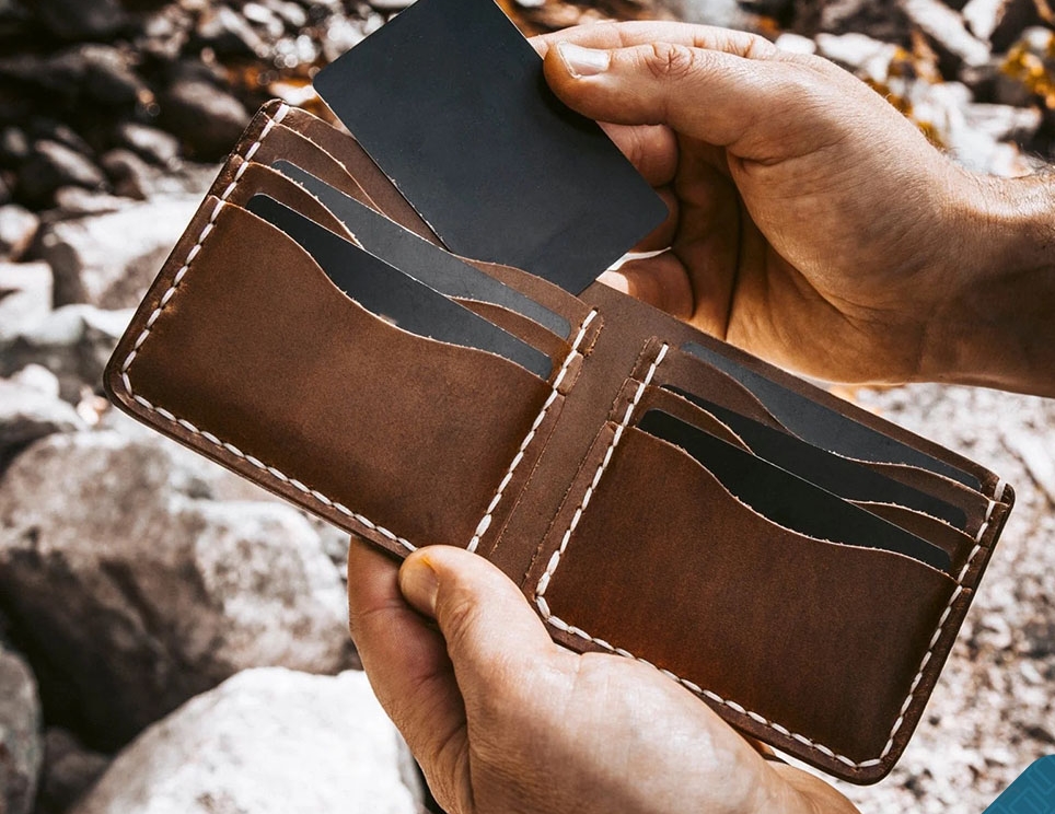 Làm như vầy là biết ví da thật hay không ngay 2 Làm như vầy là biết ví da thật hay không ngay