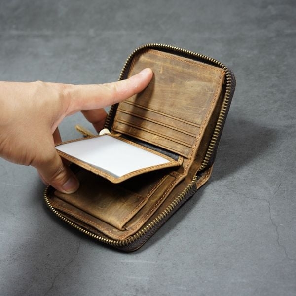 Cách chọn ví da nam ưng ý: Hướng dẫn chi tiết từ A–Z cho anh em 4 Cách chọn ví da nam ưng ý: Hướng dẫn chi tiết từ A–Z cho anh em