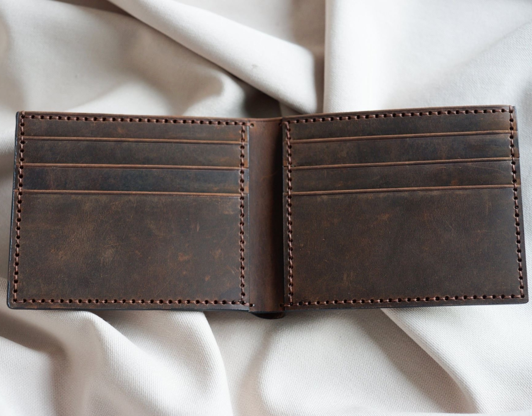 Cách chọn ví da nam ưng ý: Hướng dẫn chi tiết từ A–Z cho anh em 5 Cách chọn ví da nam ưng ý: Hướng dẫn chi tiết từ A–Z cho anh em