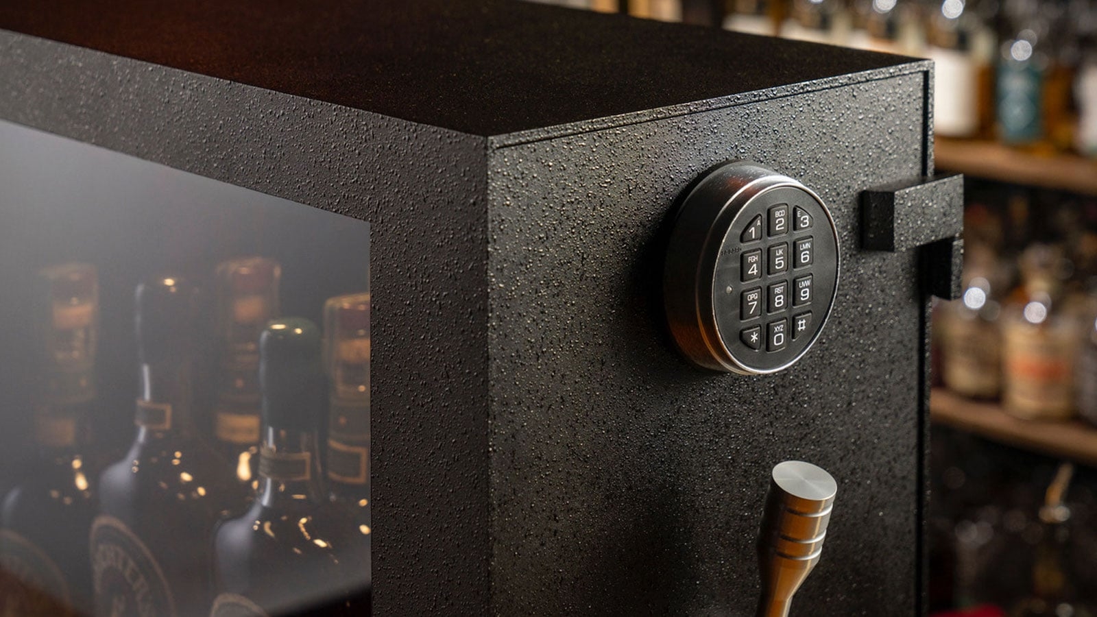 Whiskey Vault Mini là gì? Có nên dùng két sắt đựng rượu để bảo vệ bộ sưu tập whiskey? 1 Whiskey Vault Mini là gì? Có nên dùng két sắt đựng rượu để bảo vệ bộ sưu tập whiskey?