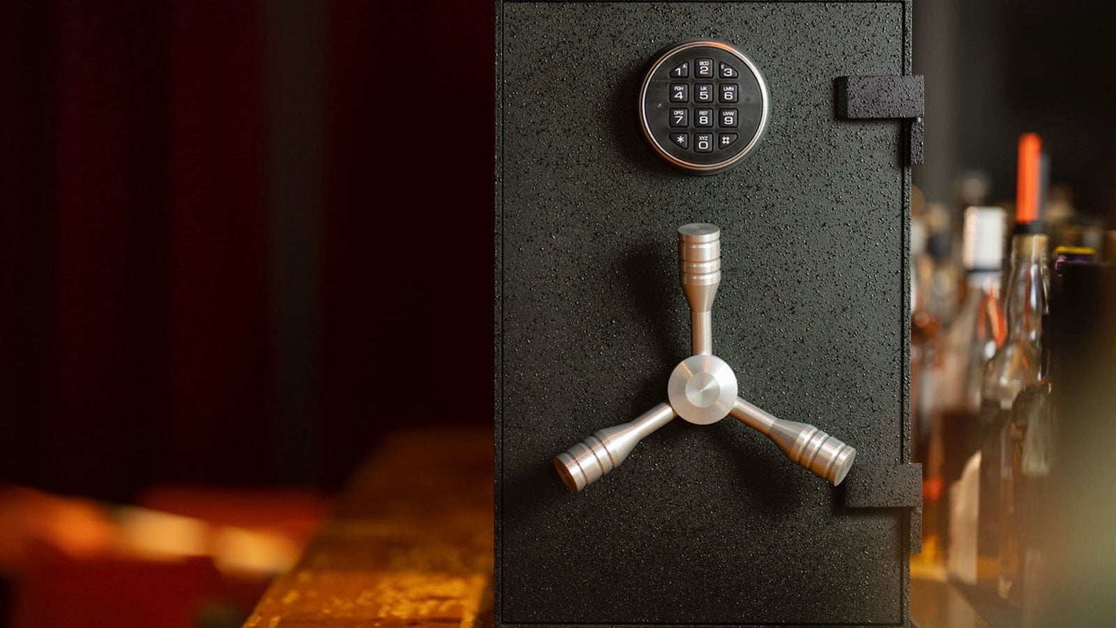 Whiskey Vault Mini là gì? Có nên dùng két sắt đựng rượu để bảo vệ bộ sưu tập whiskey? 2 Whiskey Vault Mini là gì? Có nên dùng két sắt đựng rượu để bảo vệ bộ sưu tập whiskey?