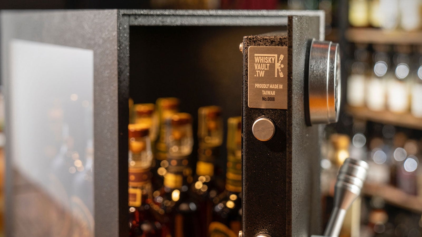 Whiskey Vault Mini là gì? Có nên dùng két sắt đựng rượu để bảo vệ bộ sưu tập whiskey? 3 Whiskey Vault Mini là gì? Có nên dùng két sắt đựng rượu để bảo vệ bộ sưu tập whiskey?