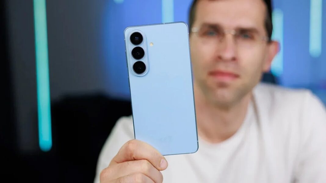 Galaxy S26: Nhỏ gọn vẫn là “vũ khí” mạnh nhất