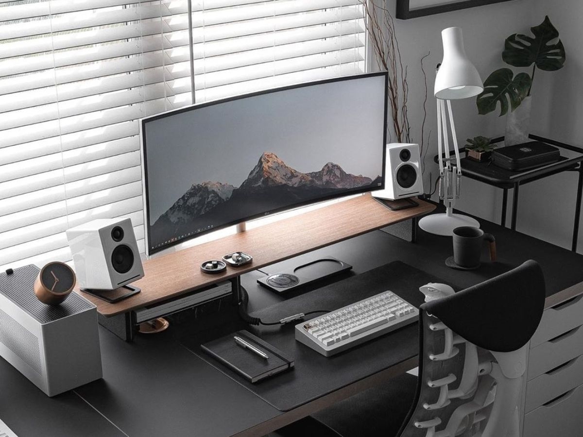 Một góc bàn làm việc đẹp giờ quan trọng hơn cả đồng hồ đắt tiền