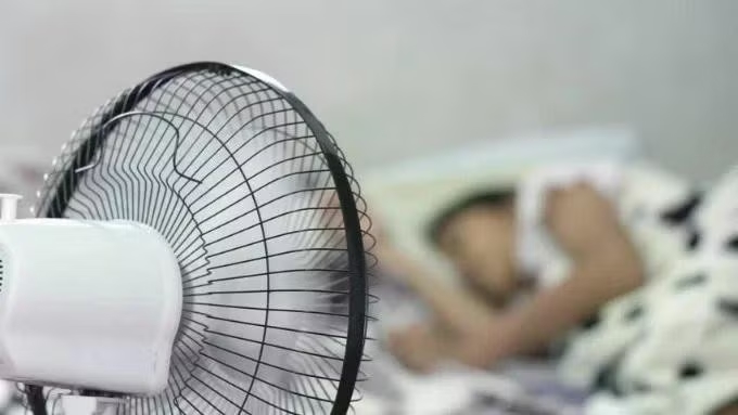 Bật quạt cả đêm là lợi hay hại?