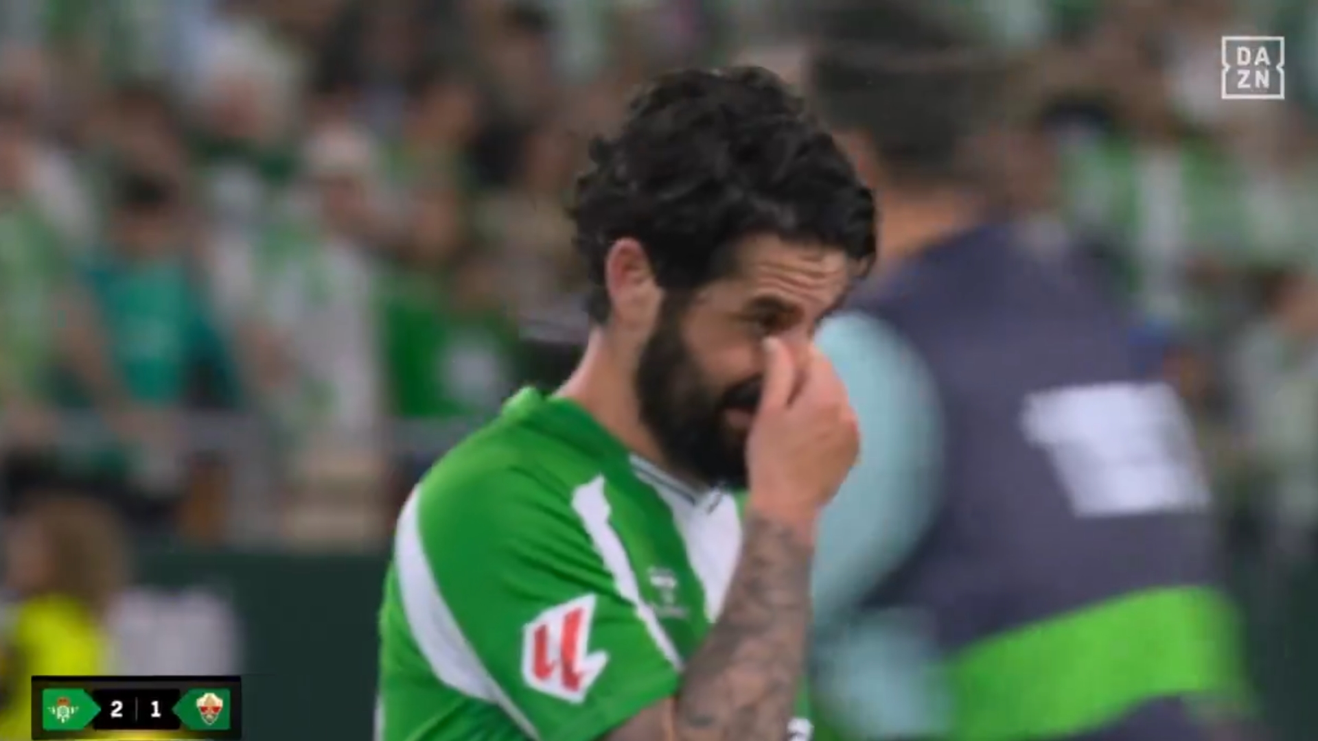 Isco bật khóc và câu chuyện về những người đàn ông từng đánh mất tất cả
