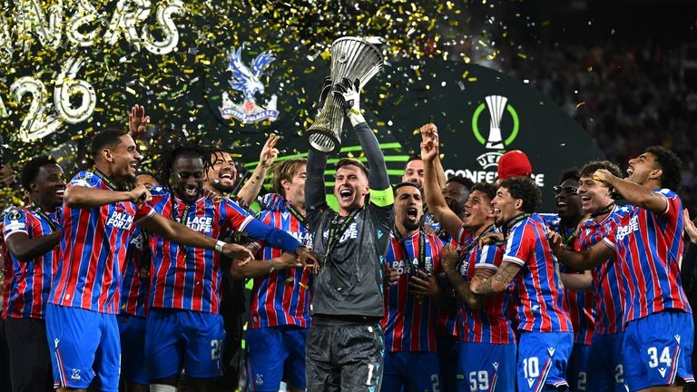 Crystal Palace kết thúc mùa giải thăng hoa bằng quả ngọt