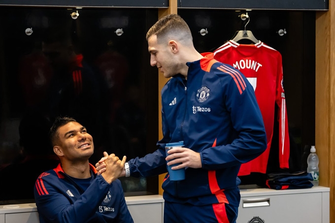 Diogo Dalot trở thành “DJ gây tranh cãi” nhất phòng thay đồ MU