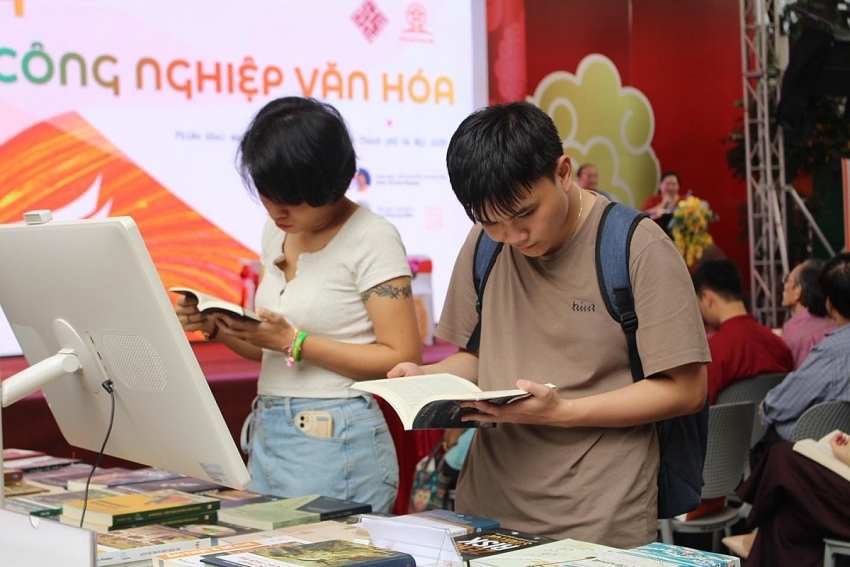 Giữa thời đại video ngắn, người ta lại bắt đầu đọc