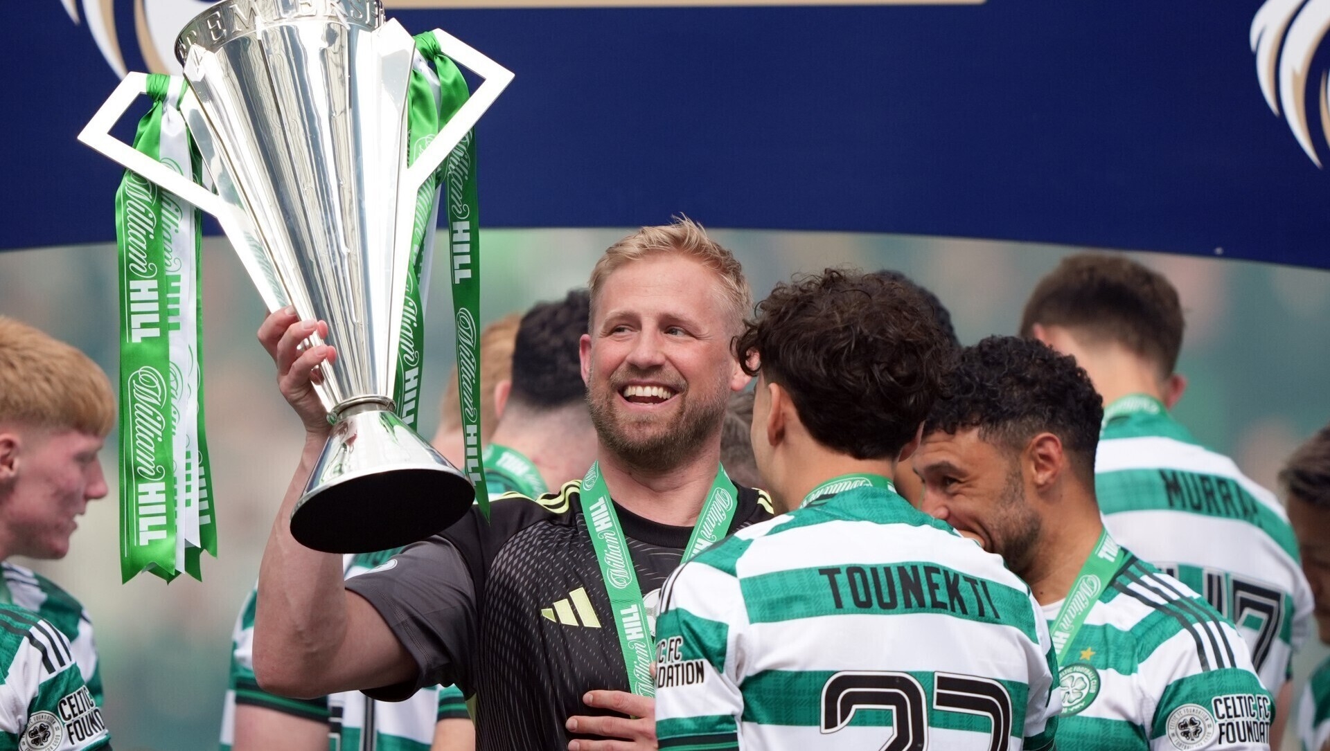 Schmeichel khép lại 1 chương đầy vinh quang và nước mắt 2 Schmeichel khép lại 1 chương đầy vinh quang và nước mắt