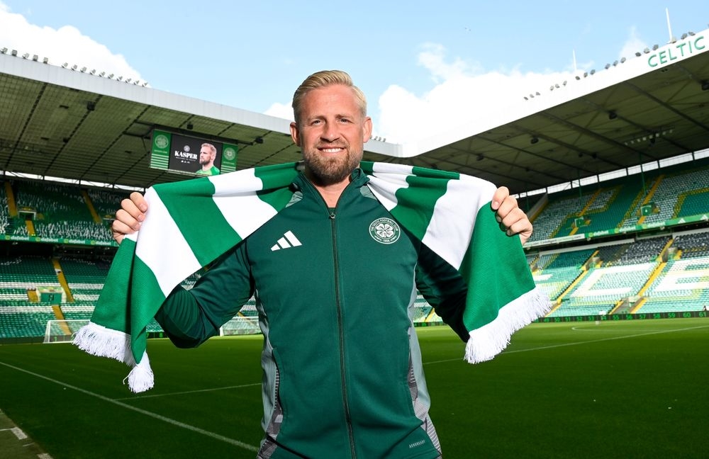 Schmeichel khép lại 1 chương đầy vinh quang và nước mắt 3 Schmeichel khép lại 1 chương đầy vinh quang và nước mắt