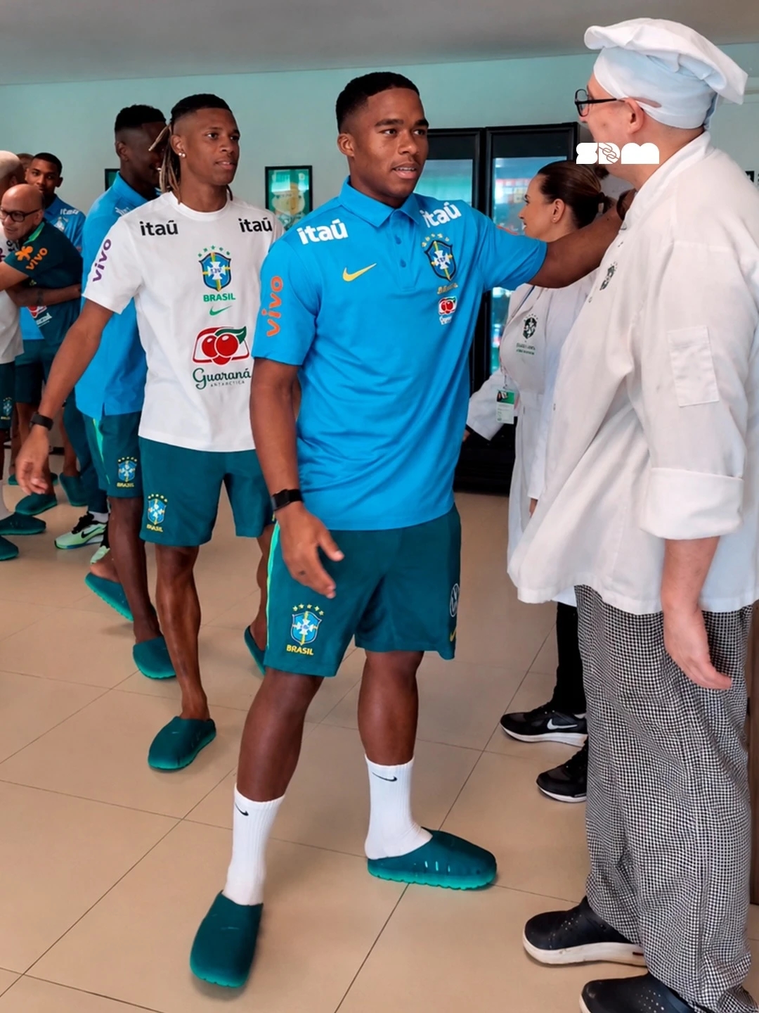 Đôi dép lạ của tuyển Brazil gây sốt trước World Cup 2026 1 Đôi dép lạ của tuyển Brazil gây sốt trước World Cup 2026