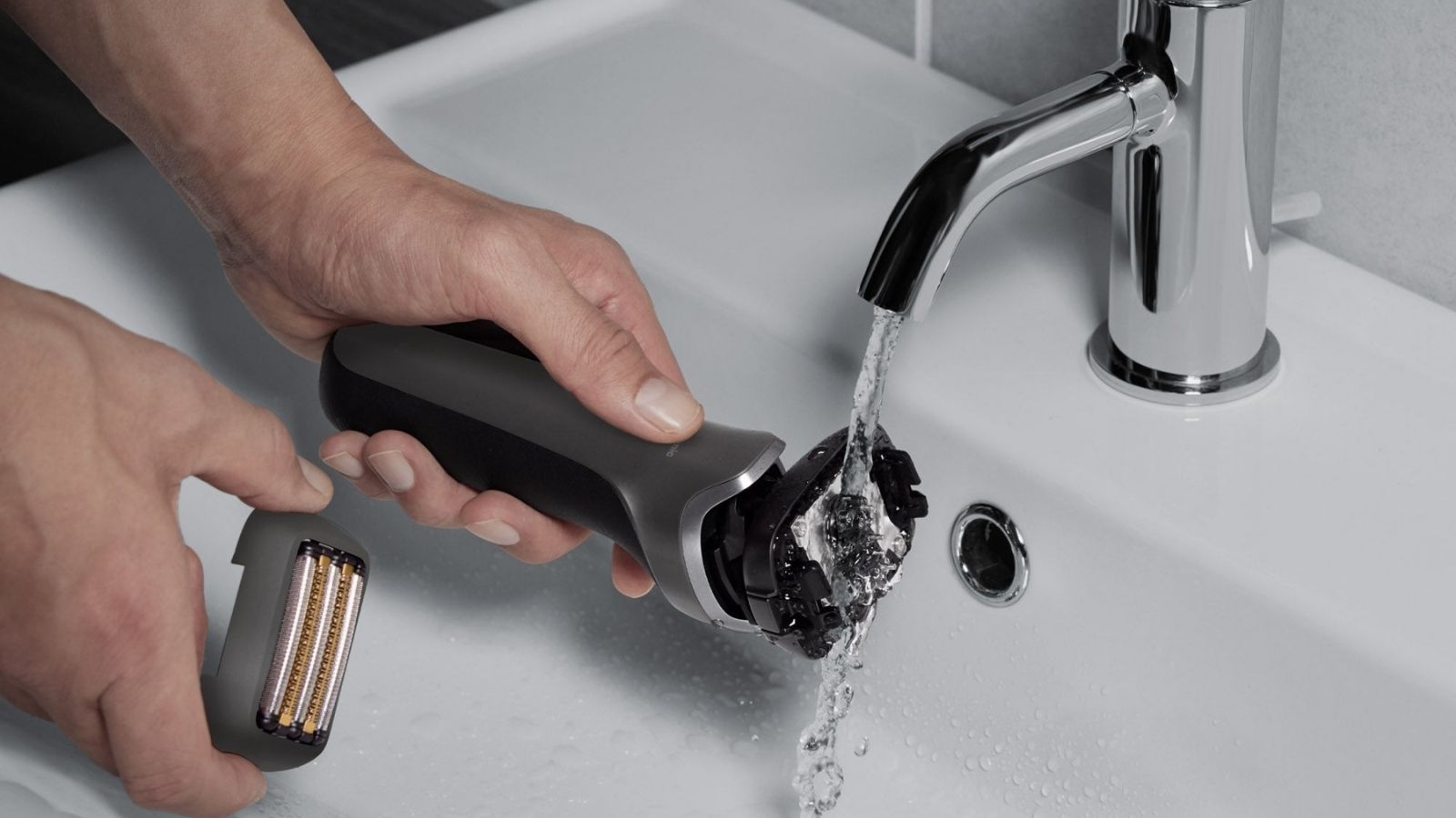 Máy cạo râu Panasonic ARC5 PRO giá khoảng 150 USD có gì đáng chú ý? 1 Máy cạo râu Panasonic ARC5 PRO giá khoảng 150 USD có gì đáng chú ý?