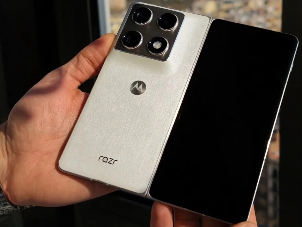 Motorola Razr Fold: Có nên mua với giá 42 triệu đồng?