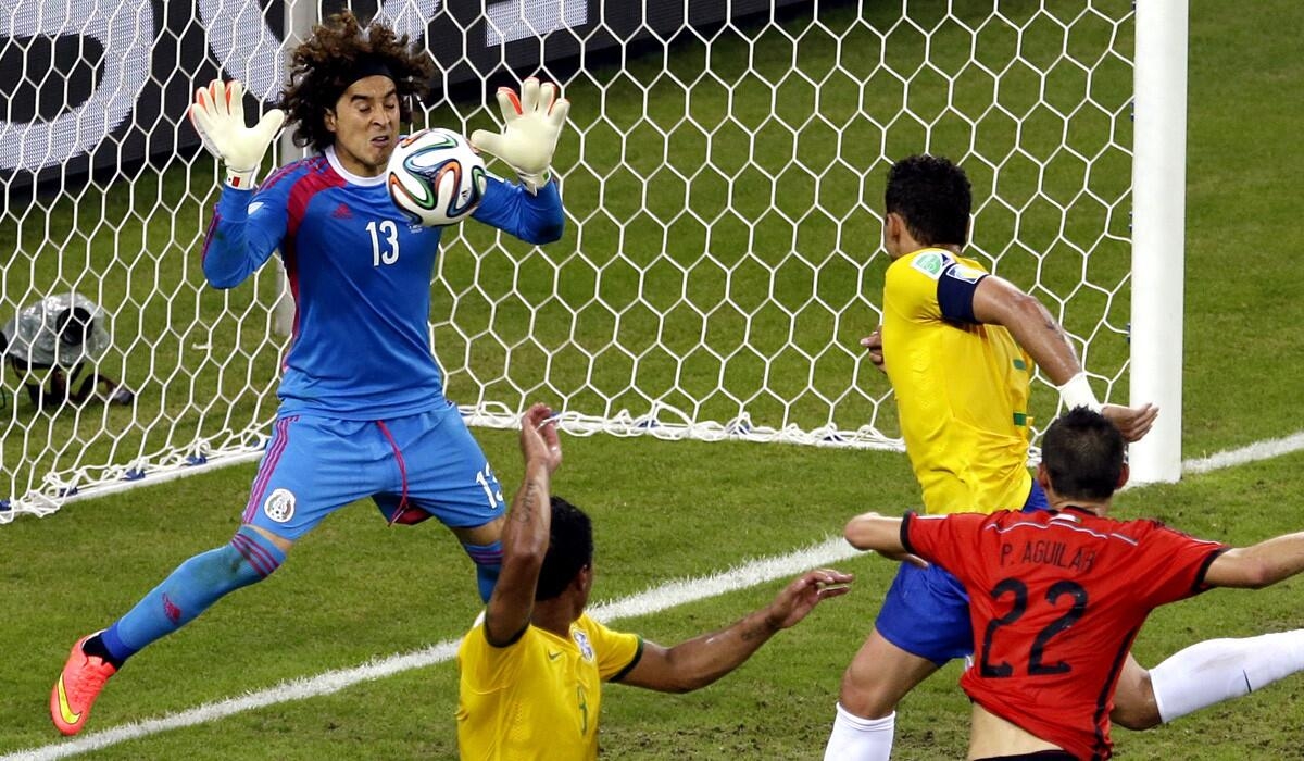 Đừng chỉ nhắc Ronaldo, Messi mà quên đi Ochoa 3 Đừng chỉ nhắc Ronaldo, Messi mà quên đi Ochoa