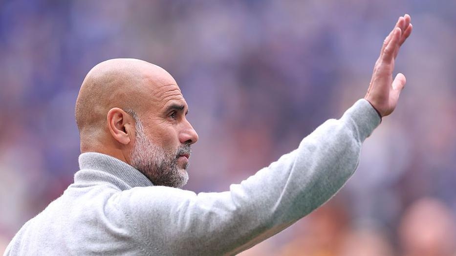 Guardiola rời Man City sau 10 năm, khép lại kỷ nguyên huy hoàng nhất lịch sử CLB