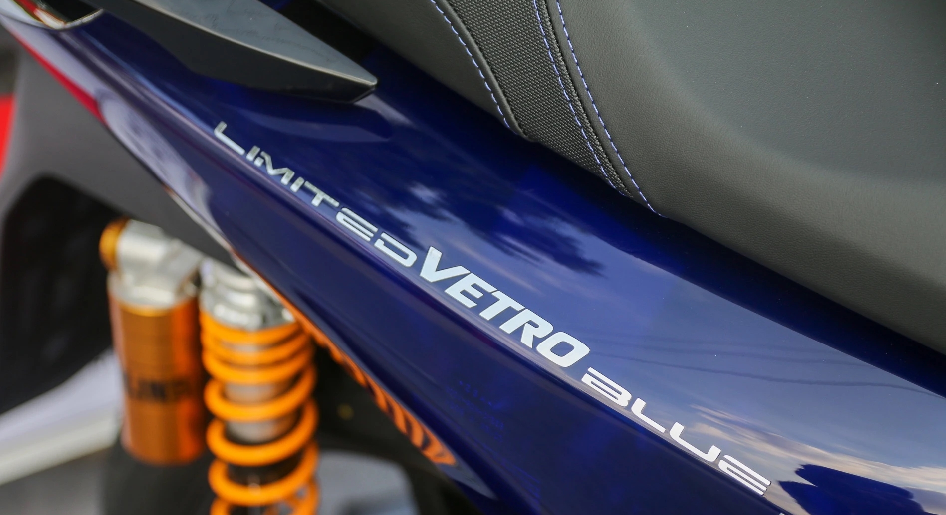 Honda SH Vetro Blue: Vì sao đàn ông Việt vẫn mê SH Italy dù đắt gấp đôi?