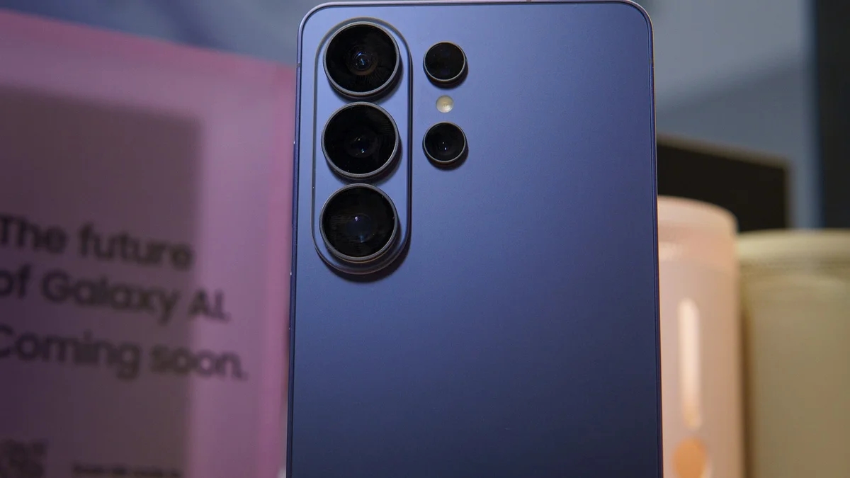 Galaxy S27 Pro lộ diện với tham vọng “Ultra mini” của Samsung 1 Galaxy S27 Pro lộ diện với tham vọng “Ultra mini” của Samsung