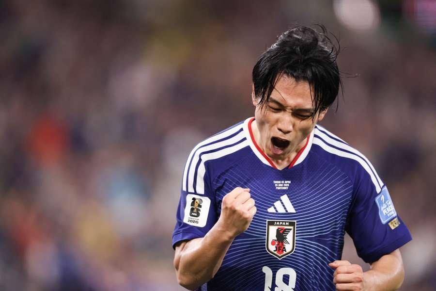 Ayase Ueda là ai? Ai là Ayase Ueda?