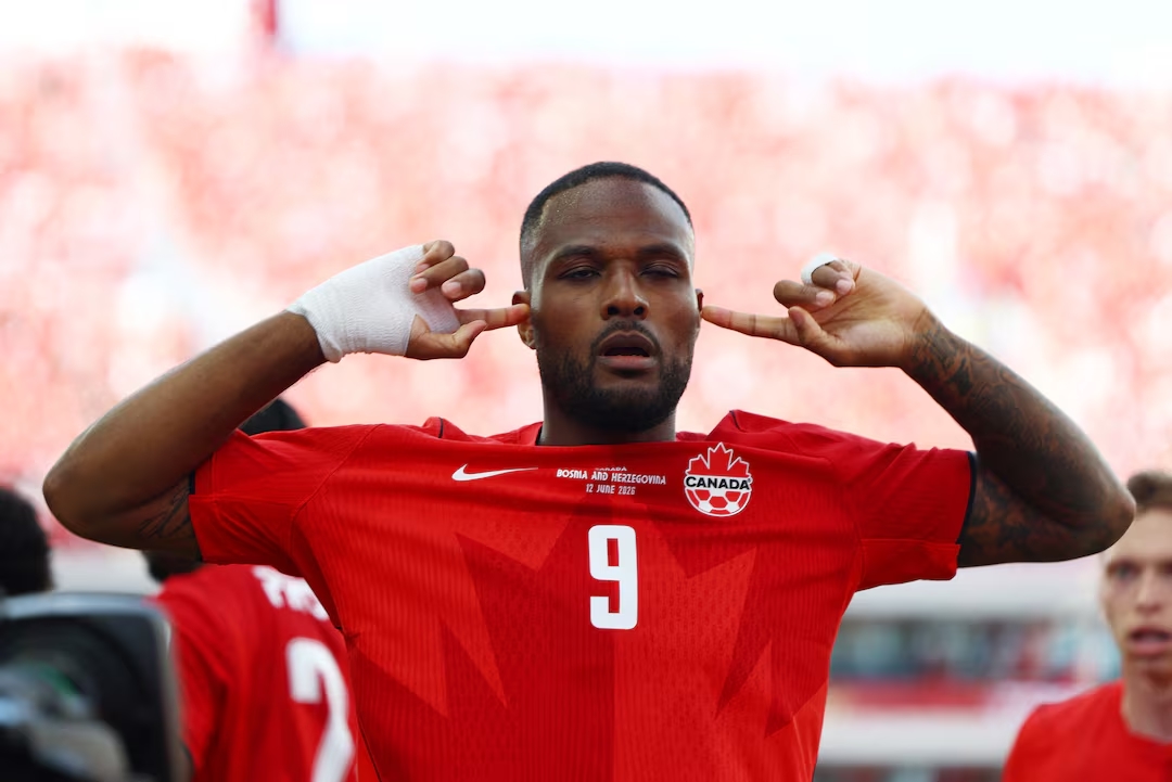 Cyle Larin là ai? Từ cậu bé gốc Jamaica đến niềm hy vọng lớn nhất của Canada