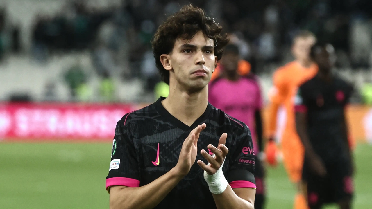 Có bất công không khi cho Joao Felix dự bị?