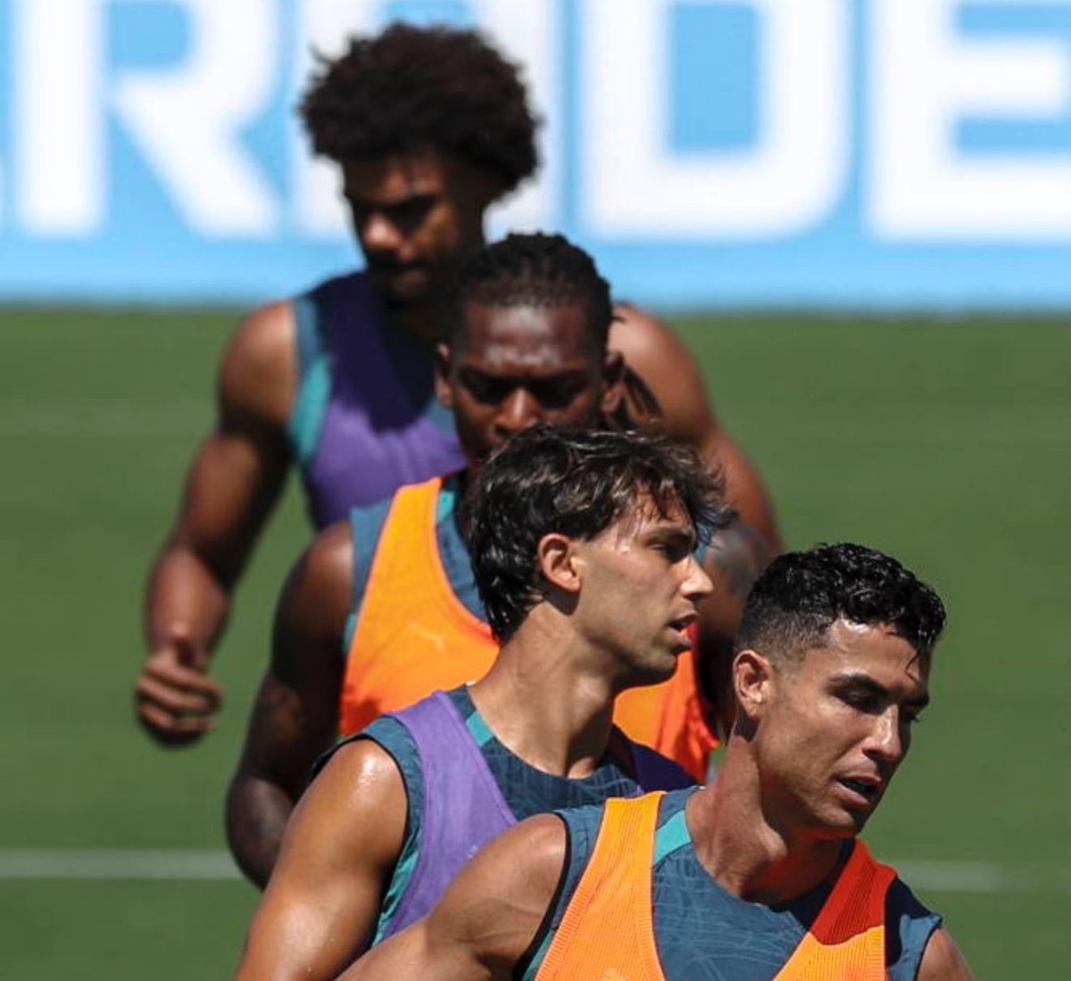 Có bất công không khi cho Joao Felix dự bị?