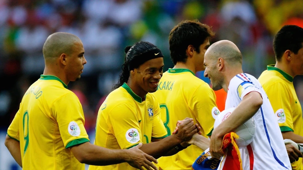 Henry, Zidane, hay Ronaldinho: Ai là cầu thủ sở hữu lối đá hoa mỹ nhất?