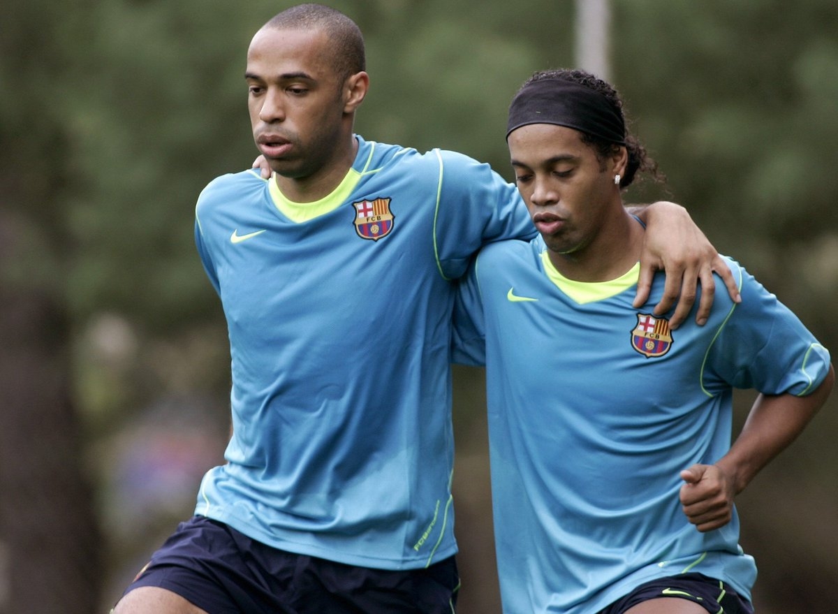 Henry, Zidane, hay Ronaldinho: Ai là cầu thủ sở hữu lối đá hoa mỹ nhất?