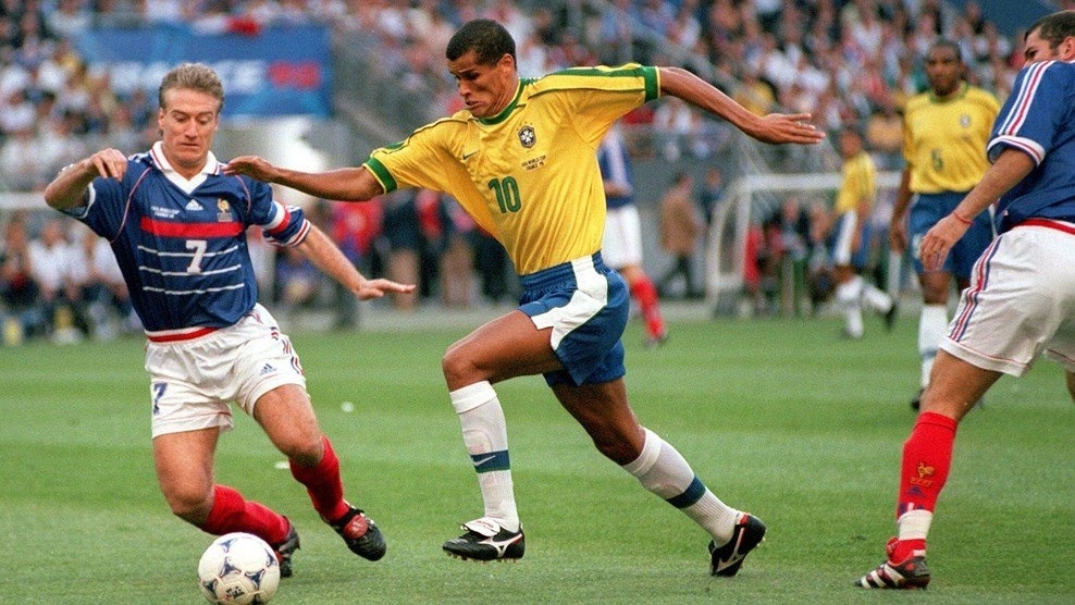 Chúng ta không già đi cùng thời gian, chúng ta già đi cùng các kỳ World Cup