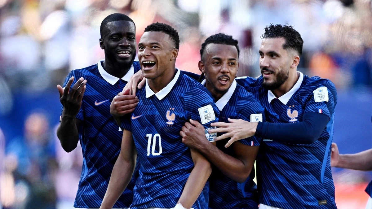 Mbappe ghi dấu 100 trận cho Pháp bằng siêu phẩm 1 Mbappe ghi dấu 100 trận cho Pháp bằng siêu phẩm