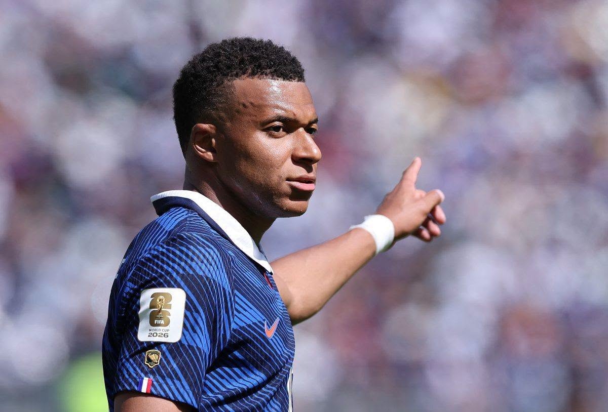 Mbappe ghi dấu 100 trận cho Pháp bằng siêu phẩm 2 Mbappe ghi dấu 100 trận cho Pháp bằng siêu phẩm